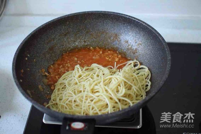 Spaghetti with Tomato Meat Sauce recipe