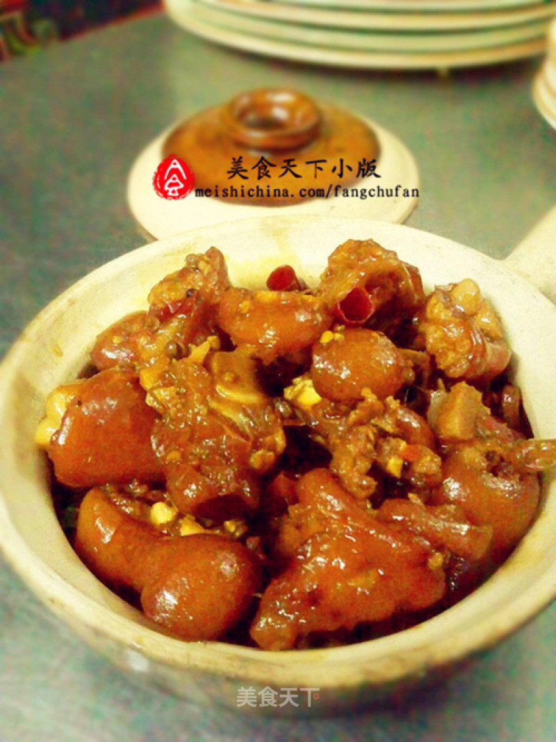 Spicy Pork Trotters in Clay Pot