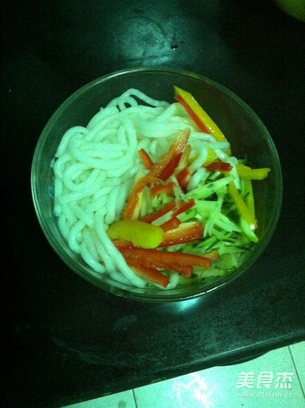 Bell Pepper Rice Noodles with Cold Sauce recipe