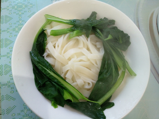 Three Fresh Soup Hor Fun recipe