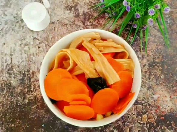 Stewed Yuba with Carrots recipe