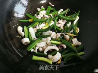 Fried Squid with Cucumber Flower recipe