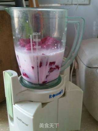 Dragon Fruit Milkshake recipe