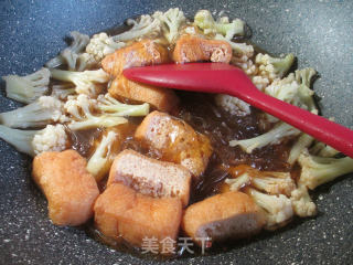 Oily Tofu and Cauliflower Boiled Wide Noodles recipe