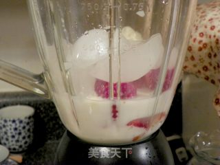 Strawberry Milkshake-cool in Summer recipe