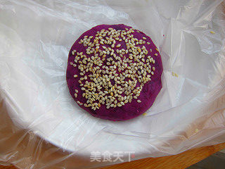 Quickly and Skillfully Make Milk-flavored Purple Sweet Potato Sesame Cake recipe