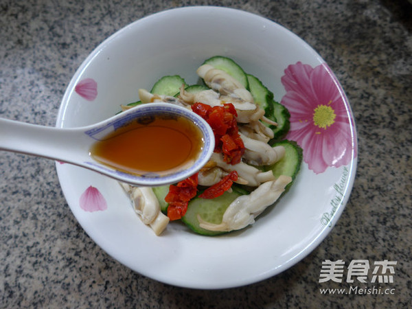 Cucumber Mixed Razor Clams recipe