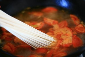 Hot Tomato and Egg Noodle Soup-classic Unlimited Love recipe