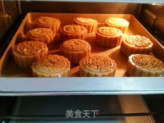 Cantonese-style Egg Yolk and Chestnut Paste Mooncakes recipe