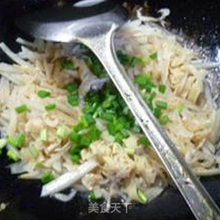 Stir-fried Shredded Carrot with Shrimp Skin Thousands recipe