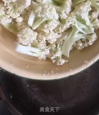 Stir-fried Cuttlefish Balls with Cauliflower recipe