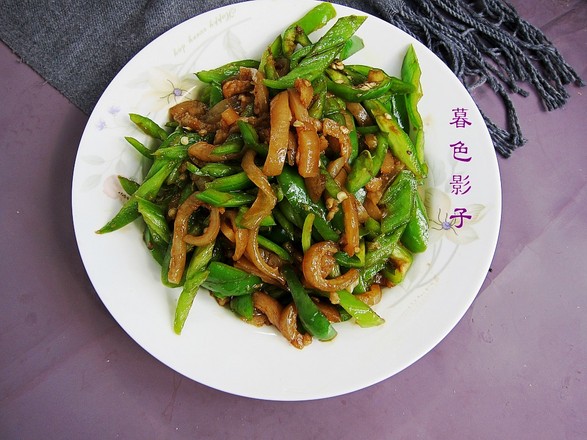 Stir-fried Pork Skin with Chili recipe