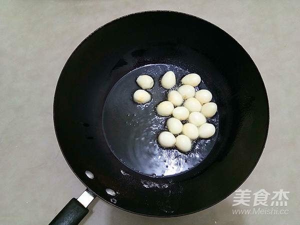 Quail Eggs in Tomato Sauce recipe