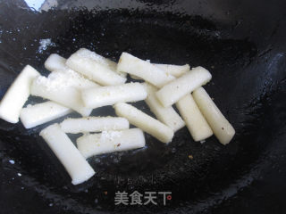 Stir-fried Rice Cake with Osmanthus and Sesame Sugar recipe