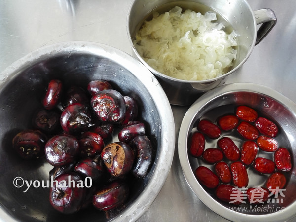 Water Chestnut and White Fungus Sweet Soup recipe