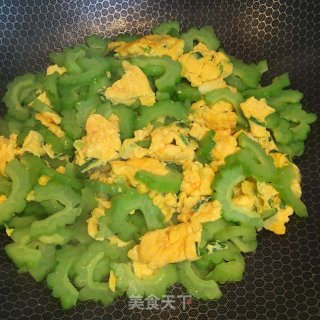 Stir-fried Bitter Gourd with Chives and Eggs recipe