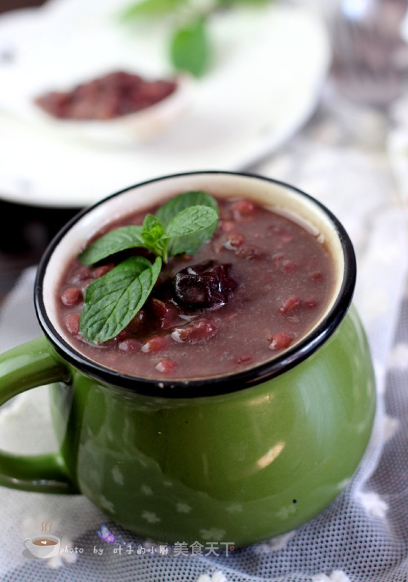 Red Bean and Barley Soup for Removing Dampness, Detoxification and Beauty recipe