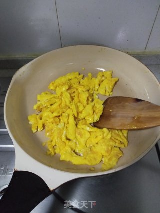 Scrambled Eggs with Garlic Moss recipe