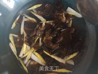 Wild Bamboo Shoots Mixed with Fungus recipe