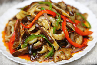 Spicy Stir-fried Pork Ears -------- Practice with Braised Pork Ears recipe