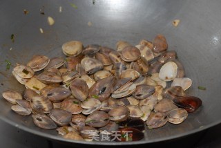 Sauce-flavored Clams recipe