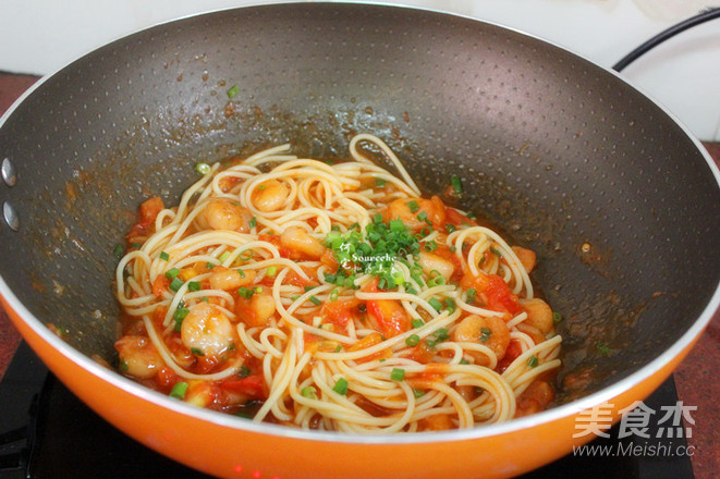 Spaghetti with Shrimp and Tomato Sauce recipe