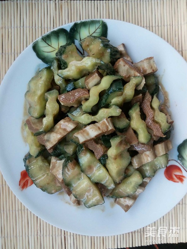 Garlic Tahini with Cucumber and Dried Tofu recipe