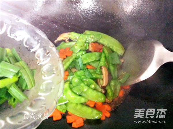 Winter Mushroom and Oyster Fragrant Snow Peas recipe