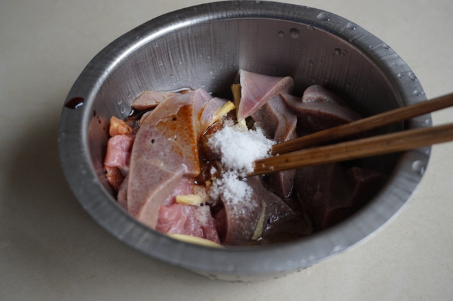 Wolfberry Leaf Pork Liver Lean Pork Soup recipe