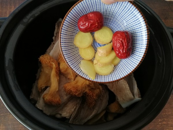 Hericium Pork Ribs Soup recipe