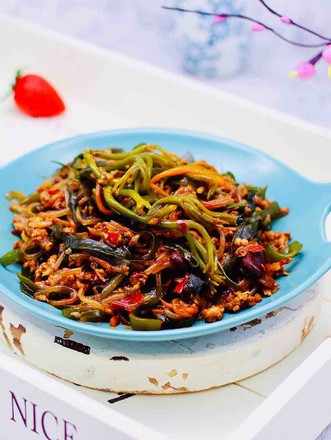 Fried Noodles with Minced Meat and Kelp recipe