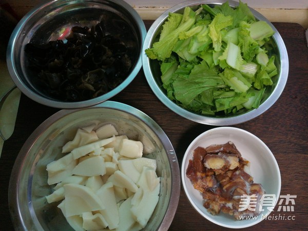 Winter Bamboo Shoots and Cabbage Soup recipe