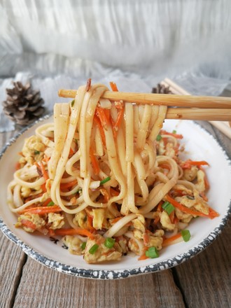 Fried Noodles with Carrot and Egg