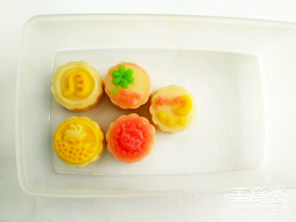 Colorful Snowy Moon Cakes recipe