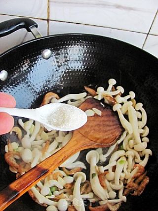 Braised Loofah with Dried Shrimp and White Mushroom recipe