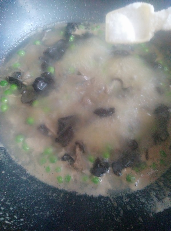 Pea Fungus and Pork Liver Soup recipe