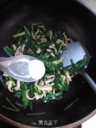 Stir-fried Chives with Shredded Cuttlefish recipe