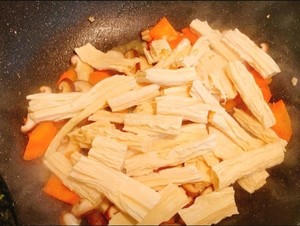 ㊙vegetarian·rice Killer❗simple and Delicious: Fried Yuba with Mushrooms and Carrots recipe