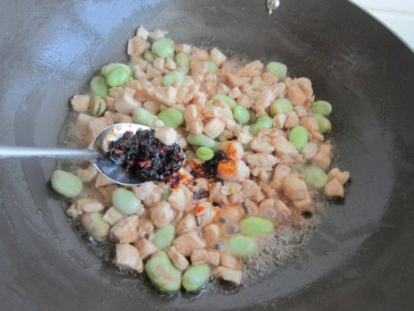 Laoganma Fried Chicken with Broad Beans recipe