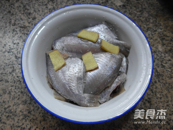 Deep-fried Black Pomfret recipe