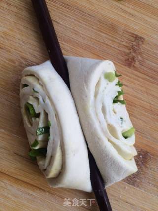 Scallion Flower Roll recipe