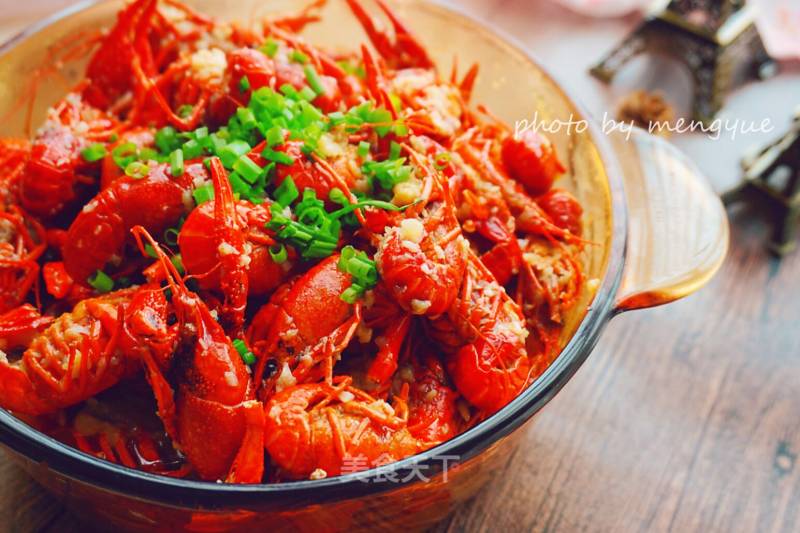 Crayfish in Golden Soup with Garlic recipe