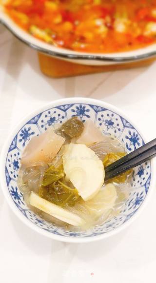 Stewed Vermicelli with Sauerkraut and Winter Bamboo Shoots recipe