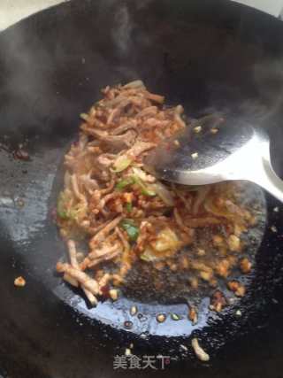 Braised Noodles with Celery and Pork recipe