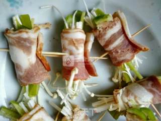 Bacon Roll with Enoki Mushroom recipe