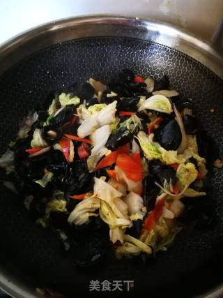 #下饭菜#～fried Fungus with Cabbage recipe
