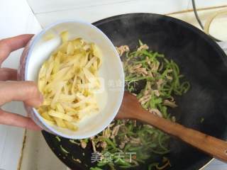 Stir-fried Shredded Pork with Green Pepper and Mustard recipe