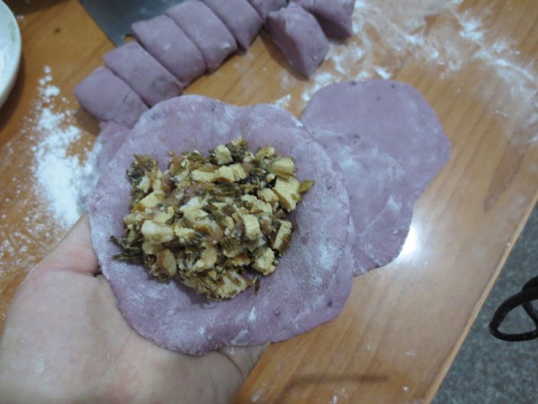 Purple Sweet Potato Meat Bun recipe