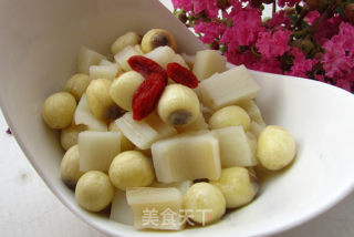 Lotus Pond Shuangbao (lotus Roots) recipe