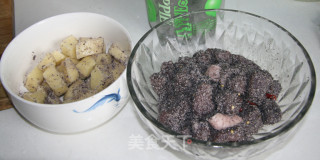 Steamed Pork with Black Rice Noodles recipe